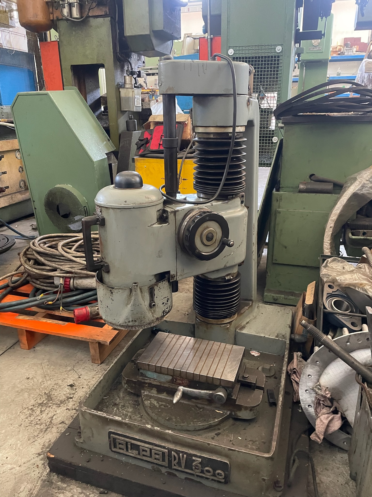 LAPIDELLO DA BANCO CON TAVOLA FISSA ALPA RV 300