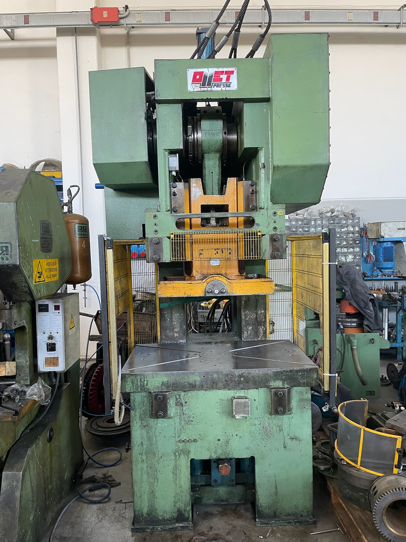 PRESSA MECCANICA OMET 130T.